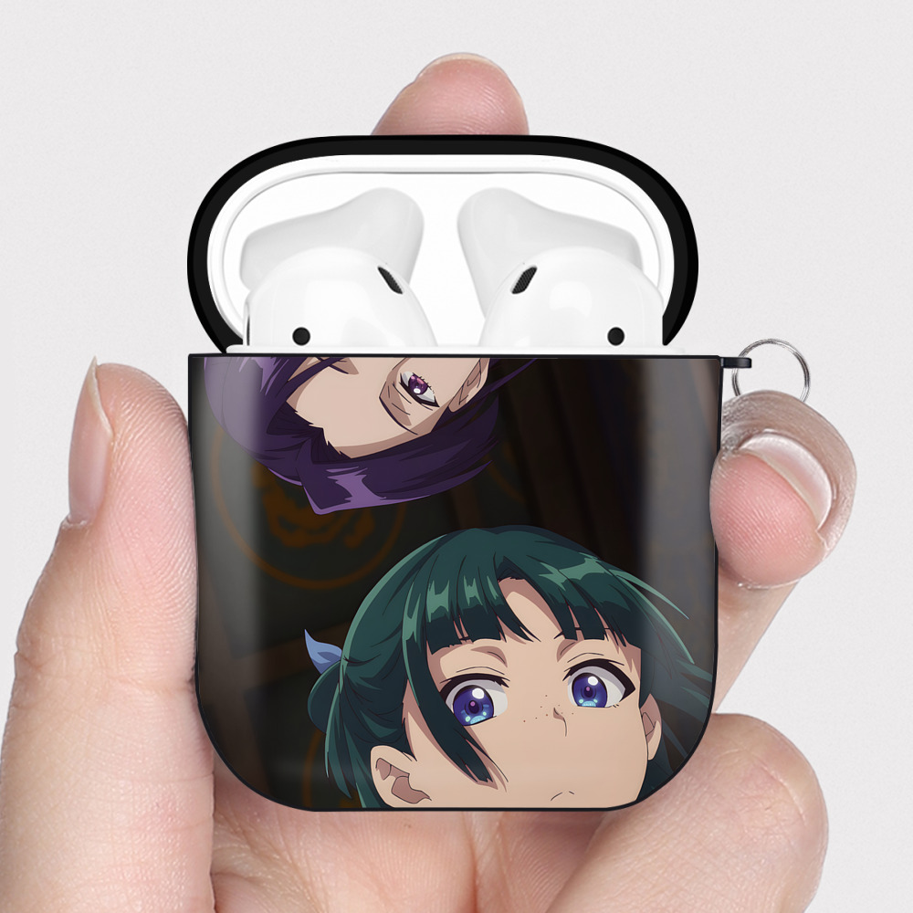 （画像用） 薬屋のひとりごと The Apothecary Diaries AirPods 第2世代保護ケース ハードシェル ブラック 耐衝撃・防指紋・カラビナ付き
