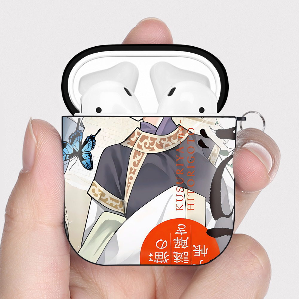 （画像用） 薬屋のひとりごと The Apothecary Diaries AirPods 第2世代保護ケース ハードシェル ブラック 耐衝撃・防指紋・カラビナ付き
