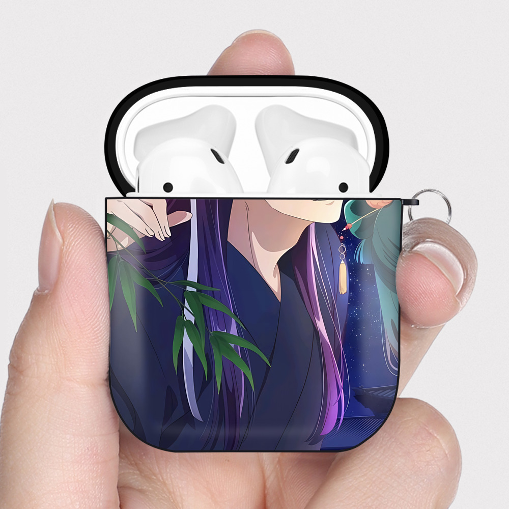 （画像用） 薬屋のひとりごと The Apothecary Diaries AirPods 第2世代保護ケース ハードシェル ブラック 耐衝撃・防指紋・カラビナ付き