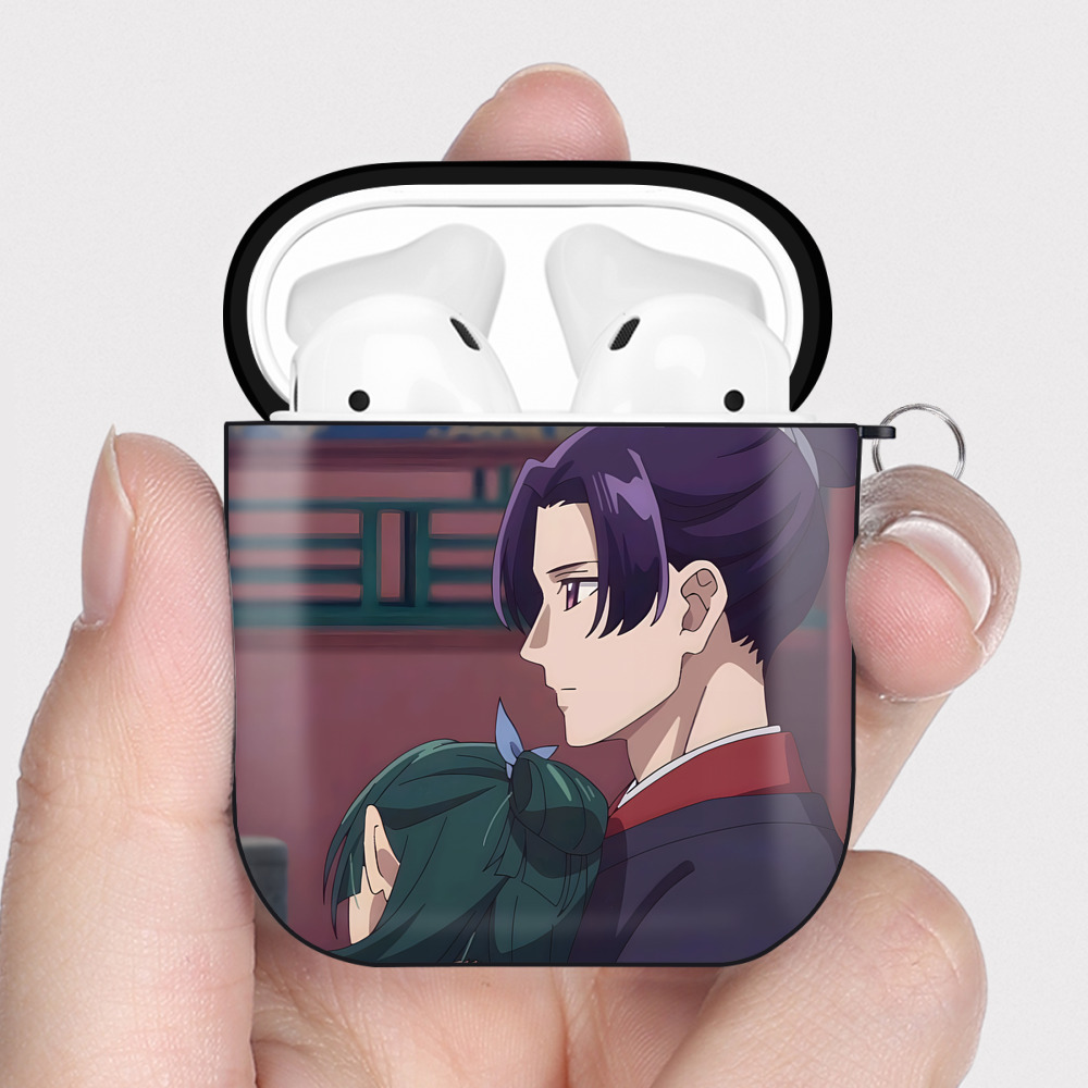 （画像用） 薬屋のひとりごと The Apothecary Diaries AirPods 第2世代保護ケース ハードシェル ブラック 耐衝撃・防指紋・カラビナ付き