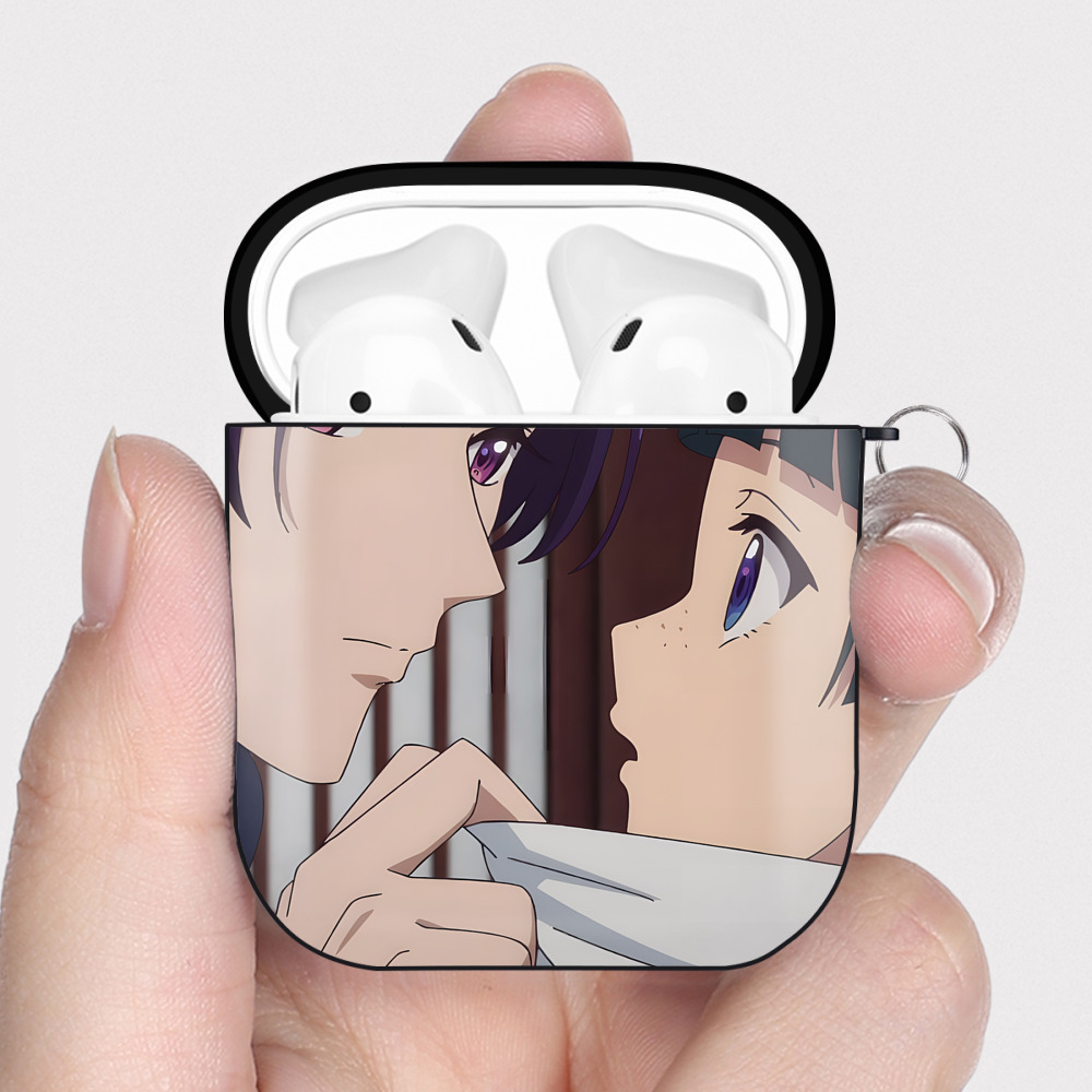 （画像用） 薬屋のひとりごと The Apothecary Diaries AirPods 第2世代保護ケース ハードシェル ブラック 耐衝撃・防指紋・カラビナ付き