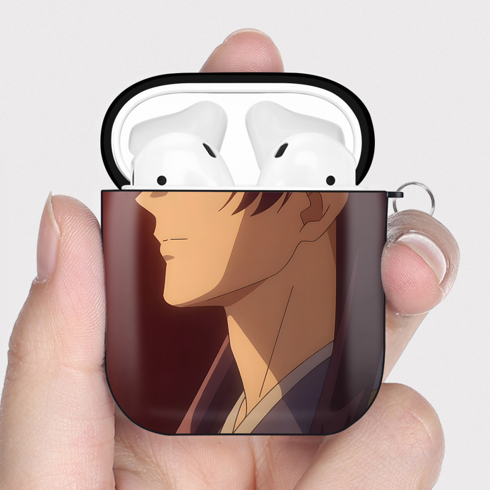 （画像用） 薬屋のひとりごと The Apothecary Diaries AirPods 第2世代保護ケース ハードシェル ブラック 耐衝撃・防指紋・カラビナ付き