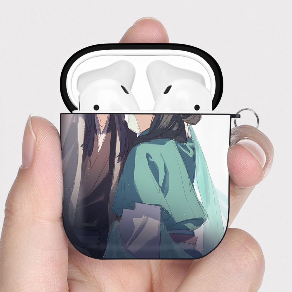 （画像用） 薬屋のひとりごと The Apothecary Diaries AirPods 第2世代保護ケース ハードシェル ブラック 耐衝撃・防指紋・カラビナ付き