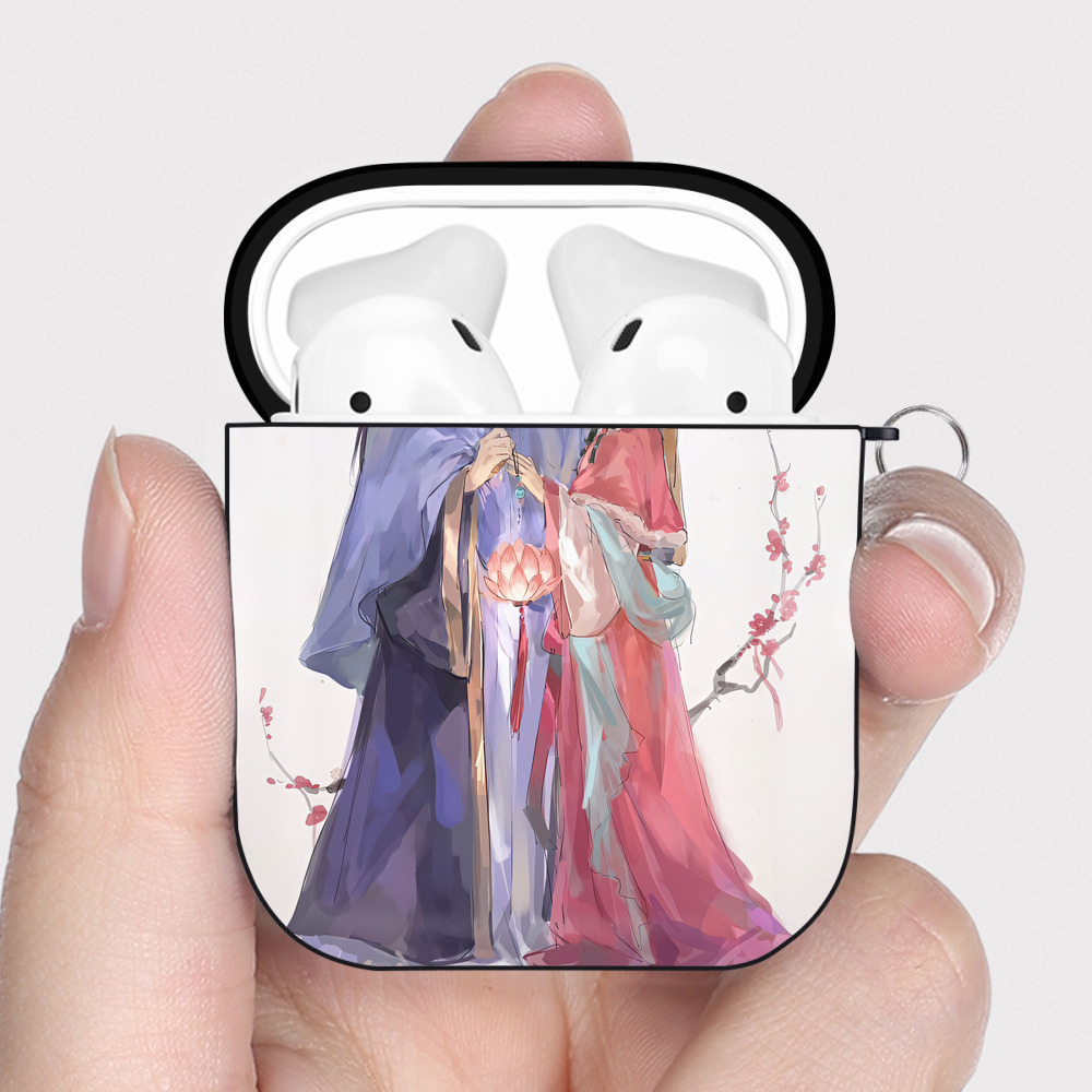 （画像用） 薬屋のひとりごと The Apothecary Diaries AirPods 第2世代保護ケース ハードシェル ブラック 耐衝撃・防指紋・カラビナ付き