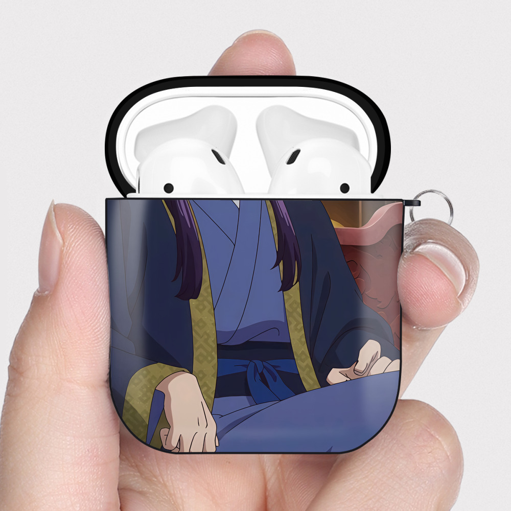 （画像用） 薬屋のひとりごと The Apothecary Diaries AirPods 第2世代保護ケース ハードシェル ブラック 耐衝撃・防指紋・カラビナ付き