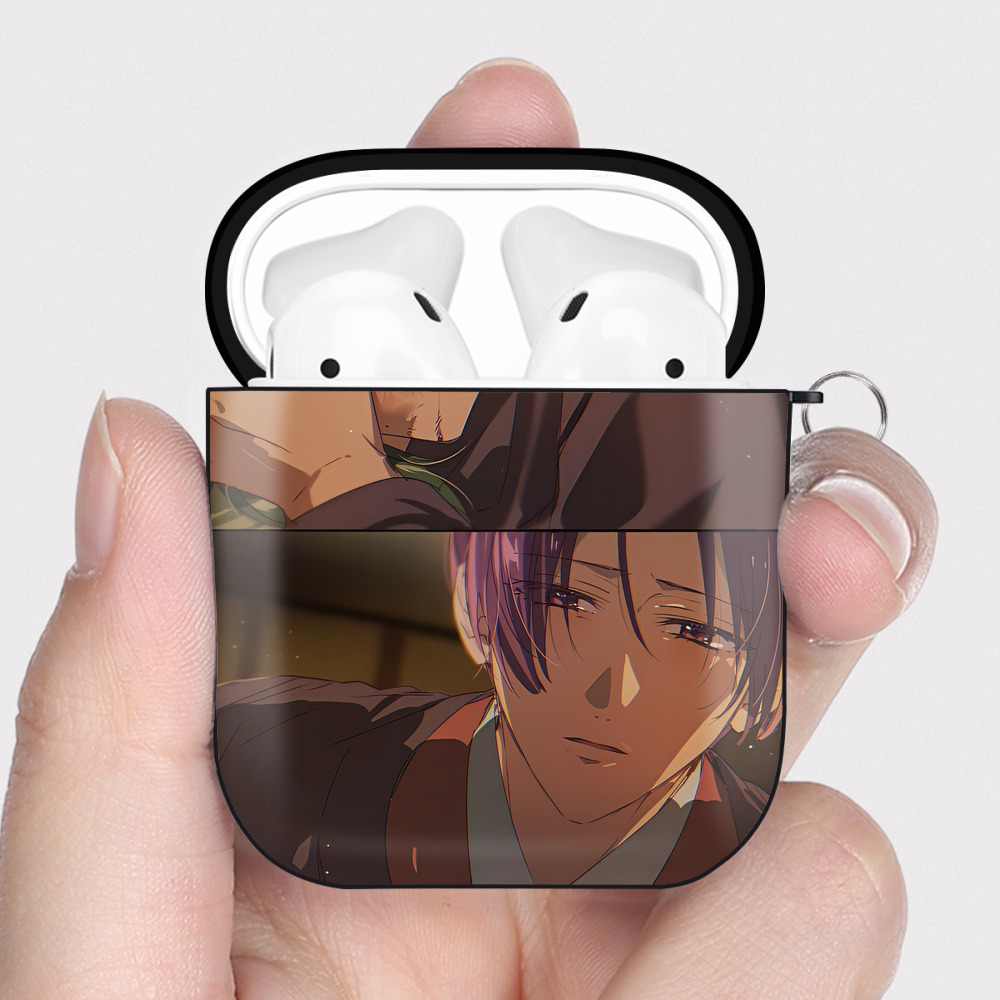 （画像用） 薬屋のひとりごと The Apothecary Diaries AirPods 第2世代保護ケース ハードシェル ブラック 耐衝撃・防指紋・カラビナ付き
