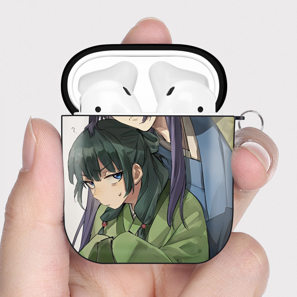 （画像用） 薬屋のひとりごと The Apothecary Diaries AirPods 第2世代保護ケース ハードシェル ブラック 耐衝撃・防指紋・カラビナ付き
