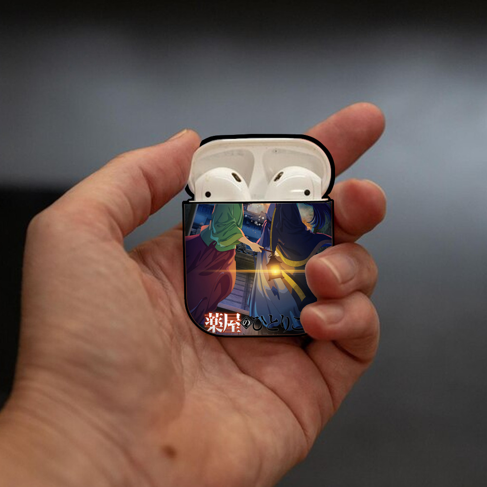薬屋のひとりごと The Apothecary Diaries AirPods 第2世代保護ケース ハードシェル ブラック 耐衝撃・防指紋・カラビナ付き