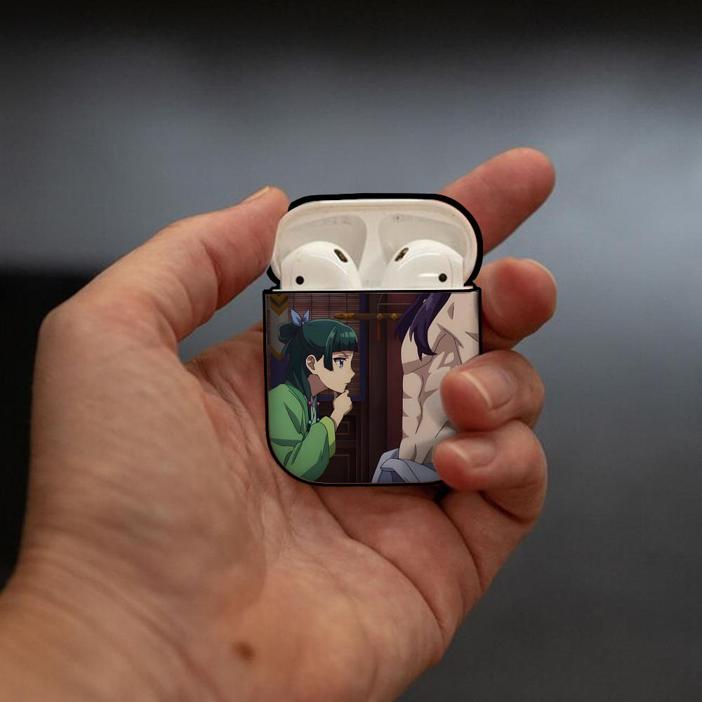 薬屋のひとりごと The Apothecary Diaries AirPods 第2世代保護ケース ハードシェル ブラック 耐衝撃・防指紋・カラビナ付き