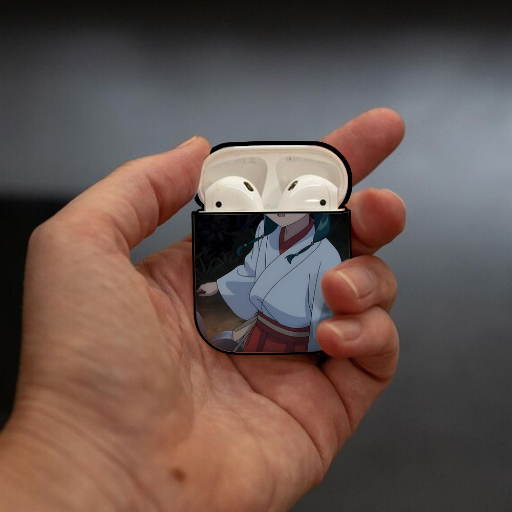 薬屋のひとりごと The Apothecary Diaries AirPods 第2世代保護ケース ハードシェル ブラック 耐衝撃・防指紋・カラビナ付き