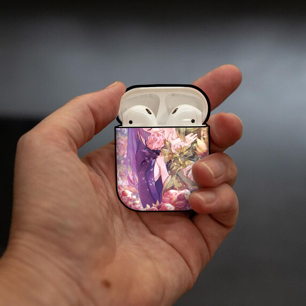 薬屋のひとりごと The Apothecary Diaries AirPods 第2世代保護ケース ハードシェル ブラック 耐衝撃・防指紋・カラビナ付き