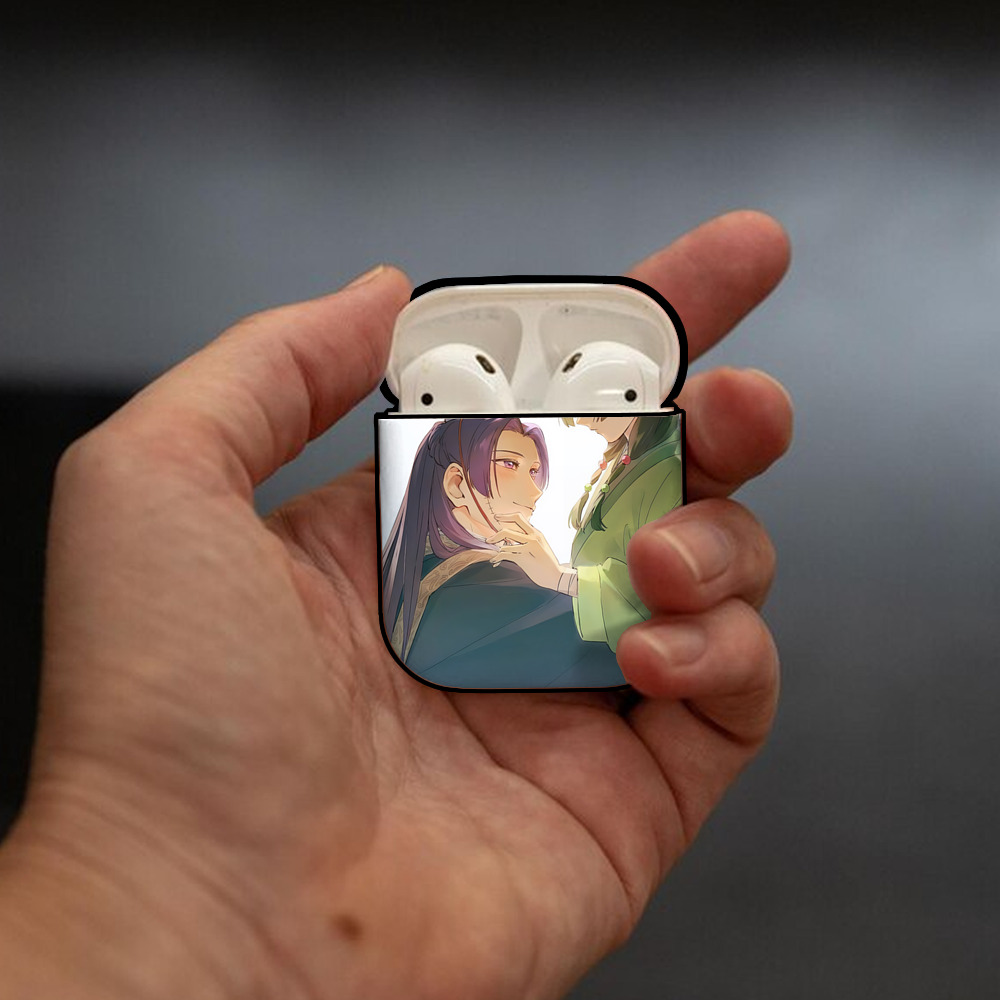 薬屋のひとりごと The Apothecary Diaries AirPods 第2世代保護ケース ハードシェル ブラック 耐衝撃・防指紋・カラビナ付き