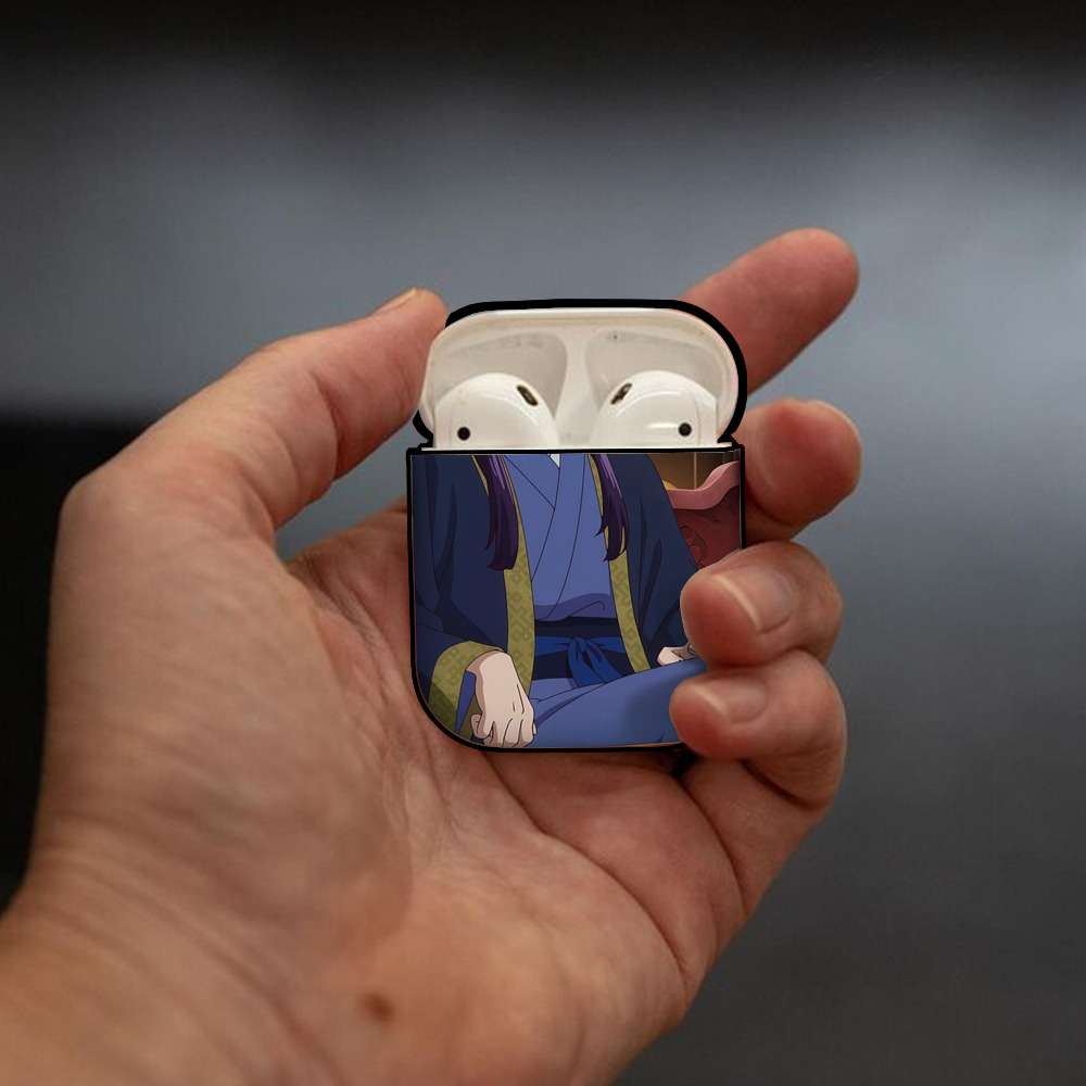 薬屋のひとりごと The Apothecary Diaries AirPods 第2世代保護ケース ハードシェル ブラック 耐衝撃・防指紋・カラビナ付き