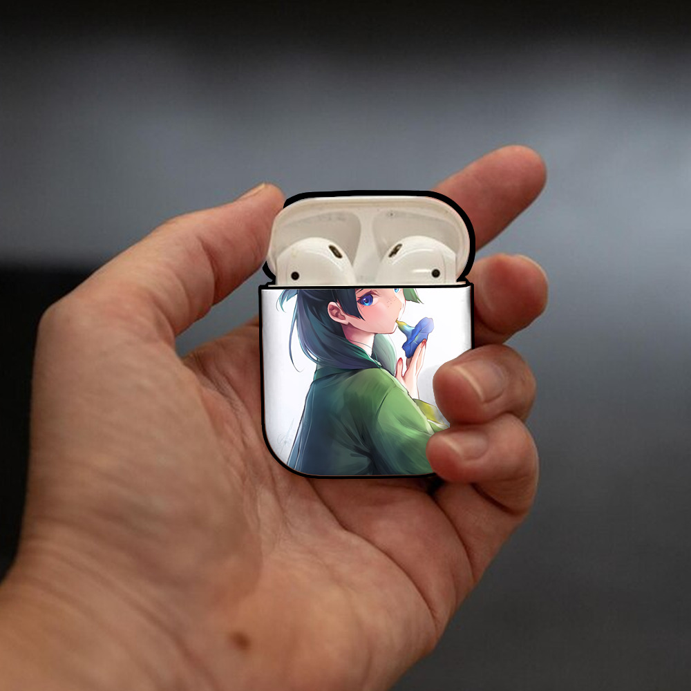 薬屋のひとりごと The Apothecary Diaries AirPods 第2世代保護ケース ハードシェル ブラック 耐衝撃・防指紋・カラビナ付き