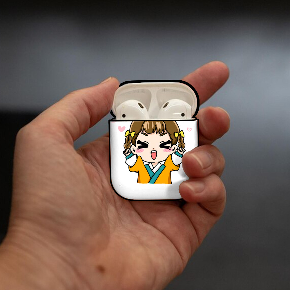 薬屋のひとりごと The Apothecary Diaries AirPods 第2世代保護ケース ハードシェル ブラック 耐衝撃・防指紋・カラビナ付き