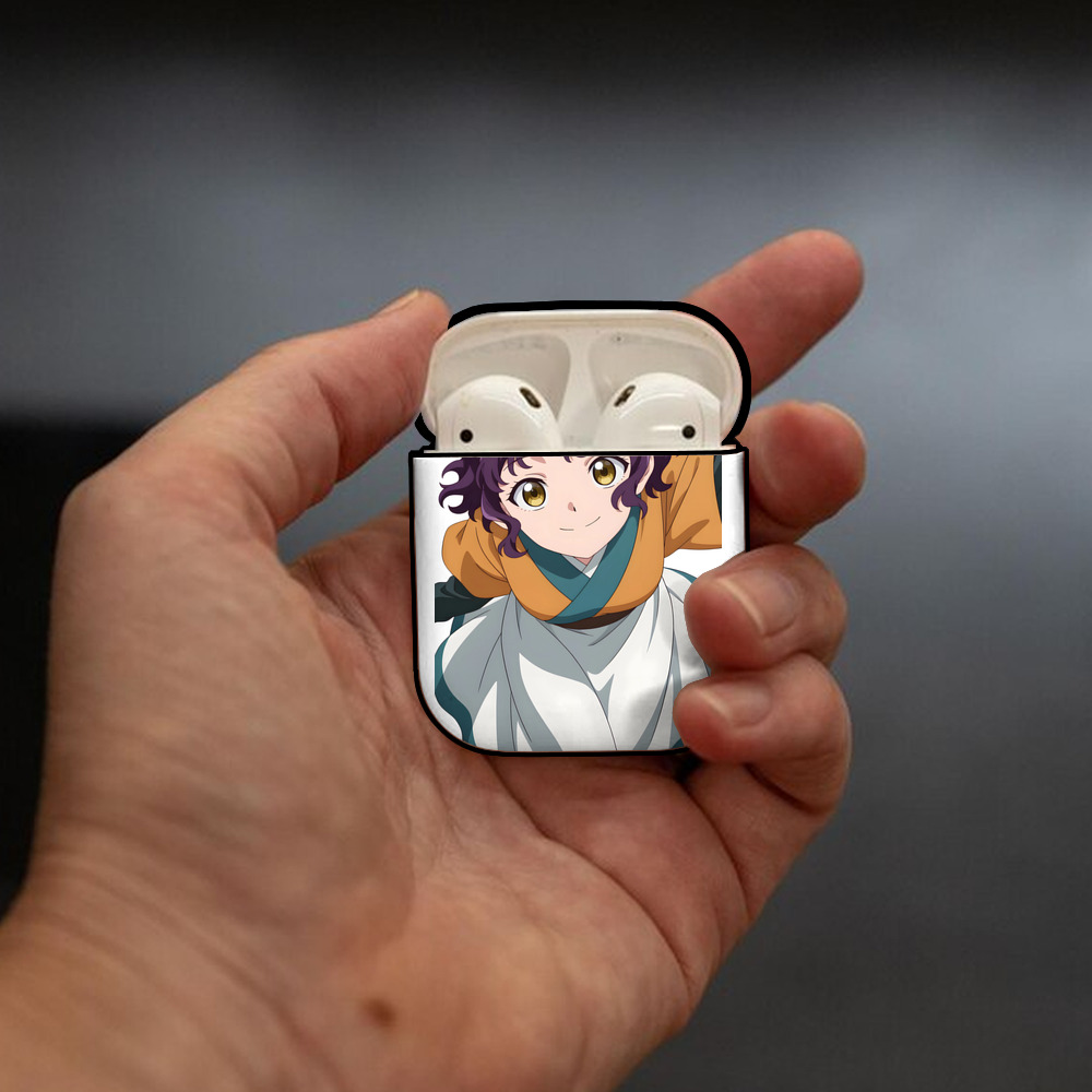 薬屋のひとりごと The Apothecary Diaries AirPods 第2世代保護ケース ハードシェル ブラック 耐衝撃・防指紋・カラビナ付き