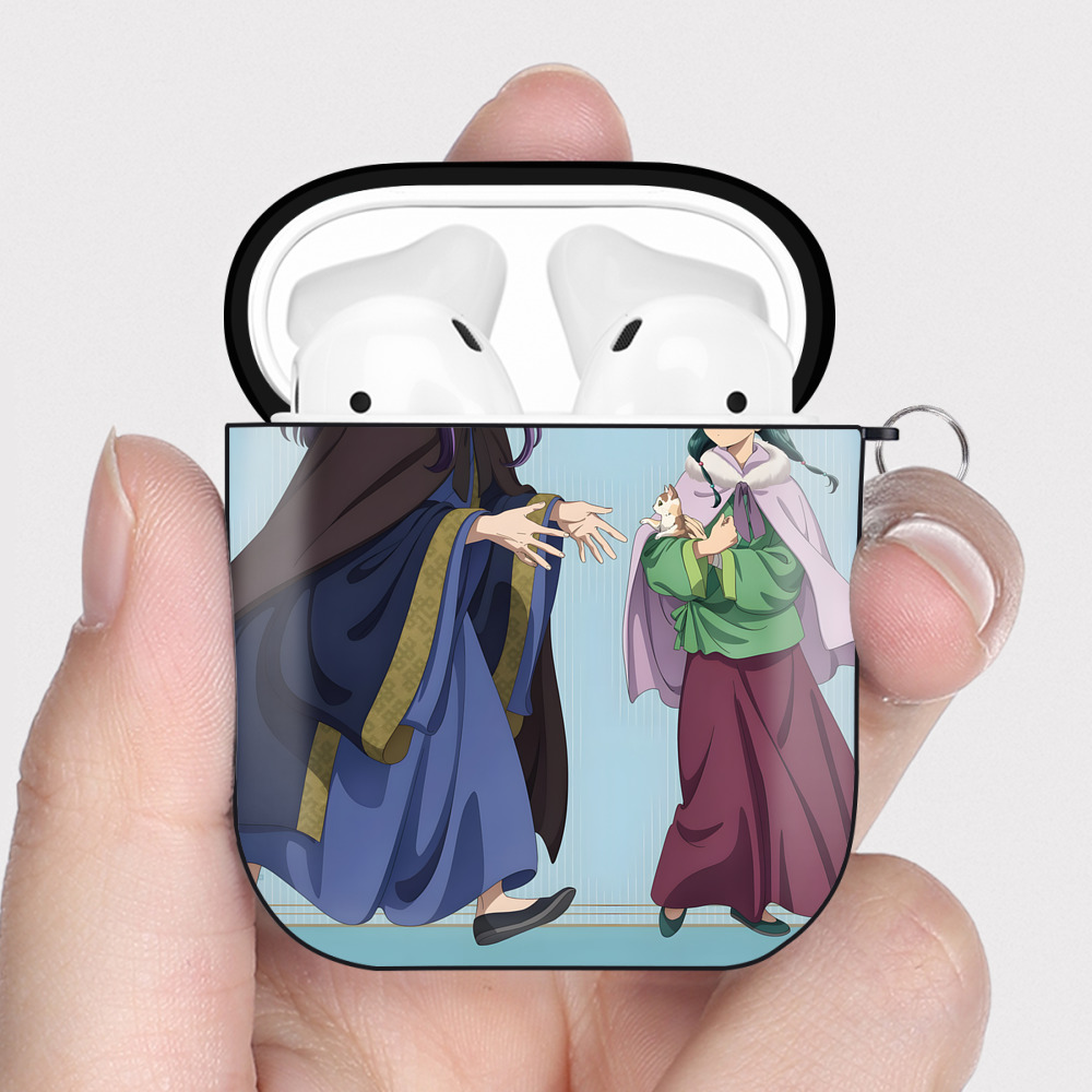（画像用） 薬屋のひとりごと The Apothecary Diaries AirPods 第2世代保護ケース ハードシェル ブラック 耐衝撃・防指紋・カラビナ付き
