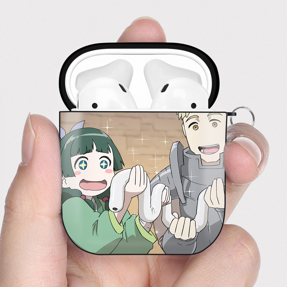 （画像用） 薬屋のひとりごと The Apothecary Diaries AirPods 第2世代保護ケース ハードシェル ブラック 耐衝撃・防指紋・カラビナ付き