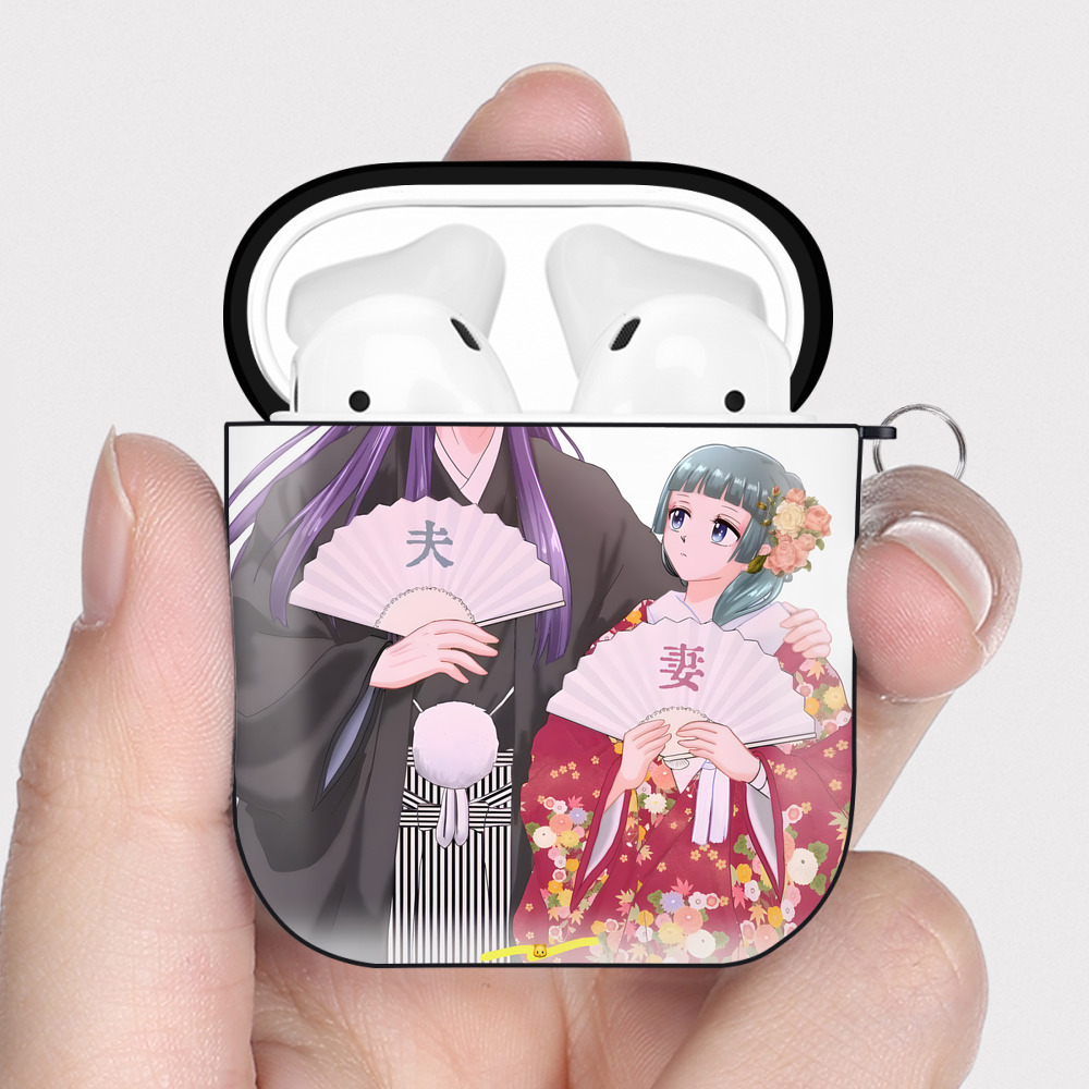 （画像用） 薬屋のひとりごと The Apothecary Diaries AirPods 第2世代保護ケース ハードシェル ブラック 耐衝撃・防指紋・カラビナ付き