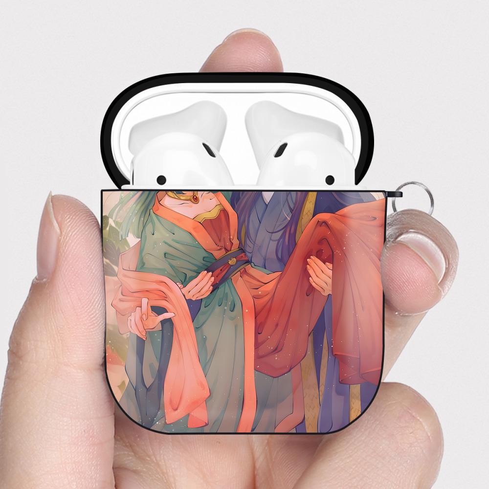 （画像用） 薬屋のひとりごと The Apothecary Diaries AirPods 第2世代保護ケース ハードシェル ブラック 耐衝撃・防指紋・カラビナ付き