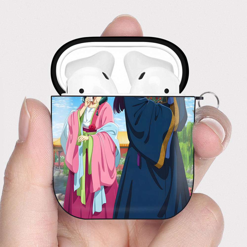 （画像用） 薬屋のひとりごと The Apothecary Diaries AirPods 第2世代保護ケース ハードシェル ブラック 耐衝撃・防指紋・カラビナ付き