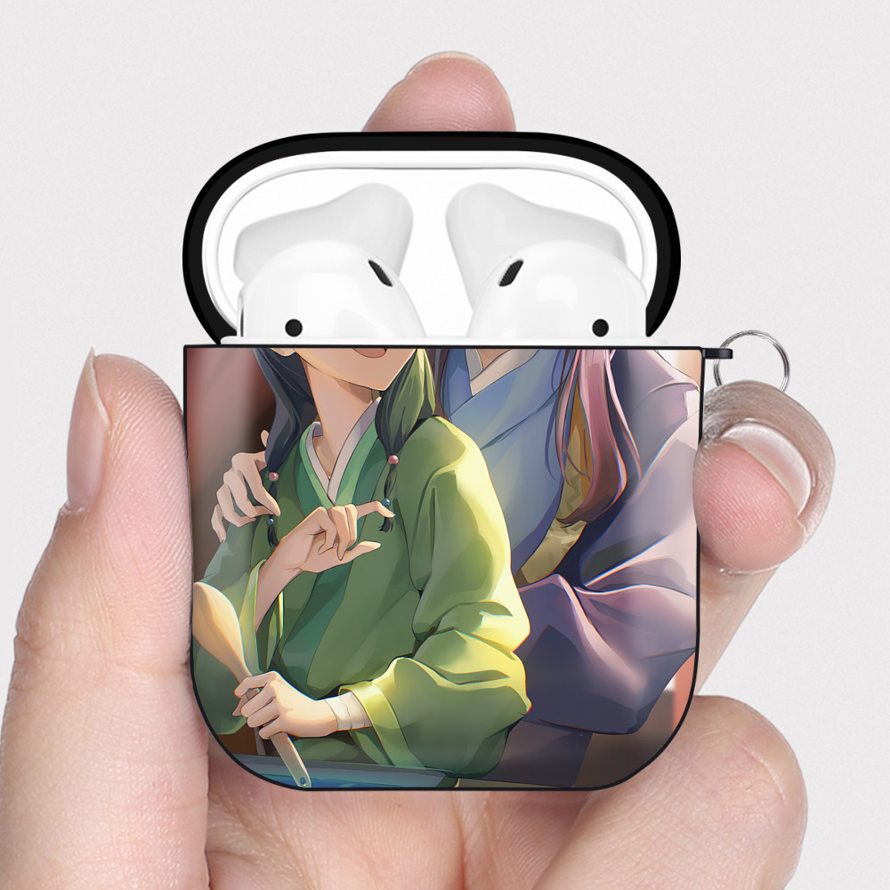 （画像用） 薬屋のひとりごと The Apothecary Diaries AirPods 第2世代保護ケース ハードシェル ブラック 耐衝撃・防指紋・カラビナ付き