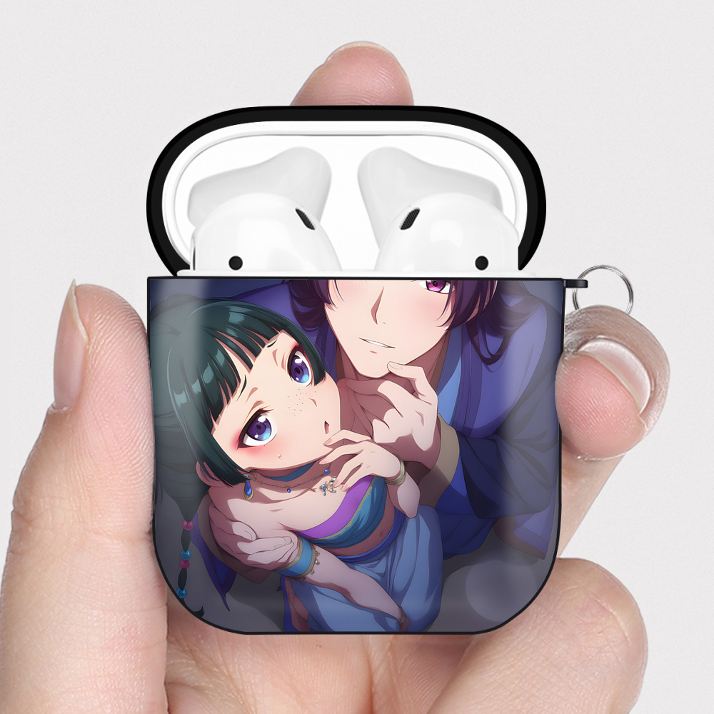 （画像用） 薬屋のひとりごと The Apothecary Diaries AirPods 第2世代保護ケース ハードシェル ブラック 耐衝撃・防指紋・カラビナ付き