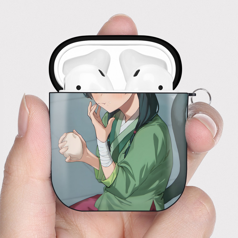 （画像用） 薬屋のひとりごと The Apothecary Diaries AirPods 第2世代保護ケース ハードシェル ブラック 耐衝撃・防指紋・カラビナ付き