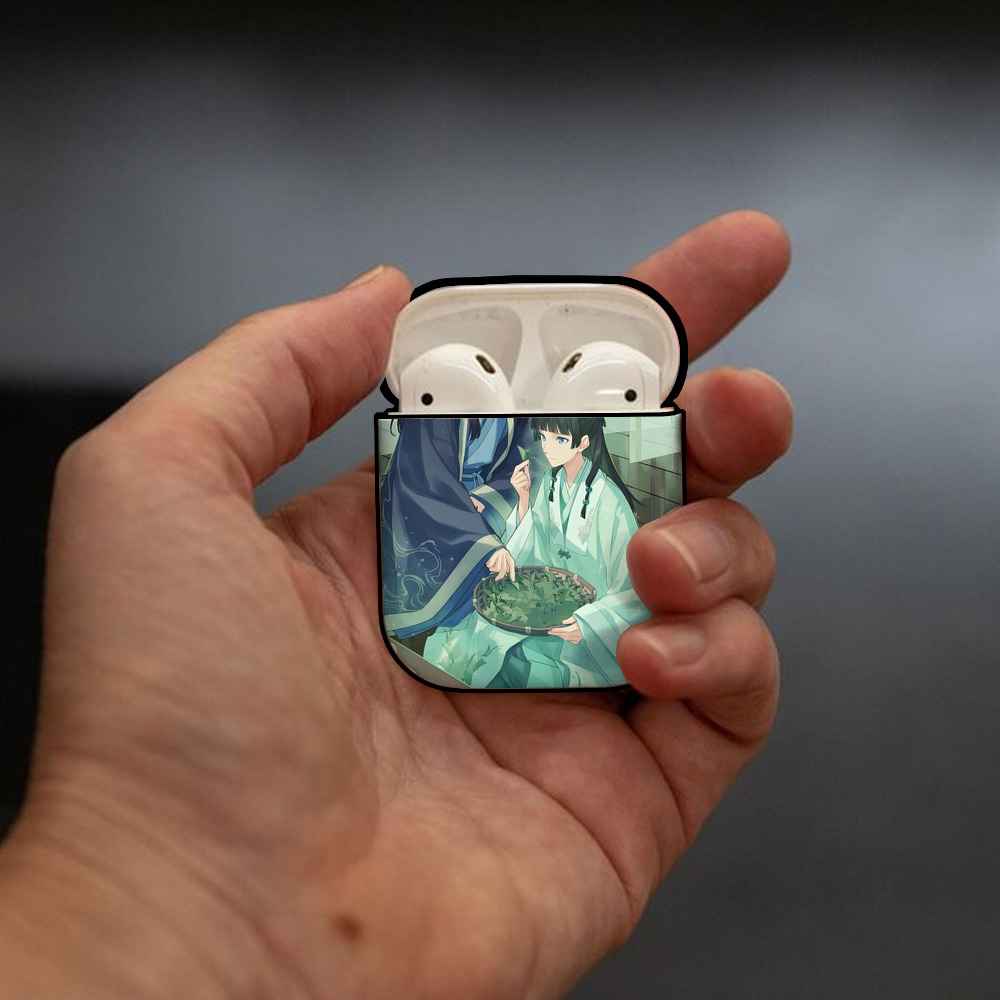 薬屋のひとりごと The Apothecary Diaries AirPods 第2世代保護ケース ハードシェル ブラック 耐衝撃・防指紋・カラビナ付き
